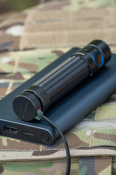 Olight Warrior Mini 3 Torcia Ricaricabile &ndash; 1750 Lumen, 240m, Marrone Deserto