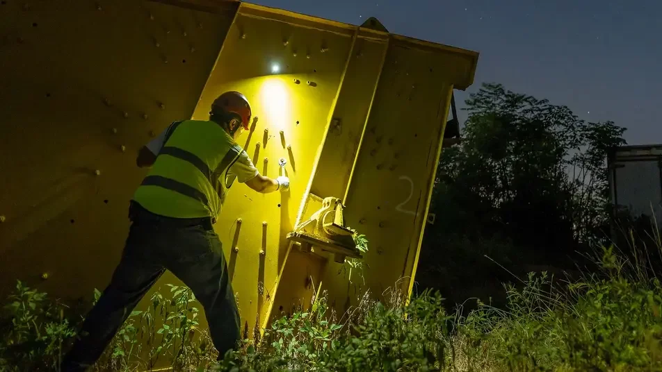 Work Light vs Torch Light: How They Differ and Which One You Need