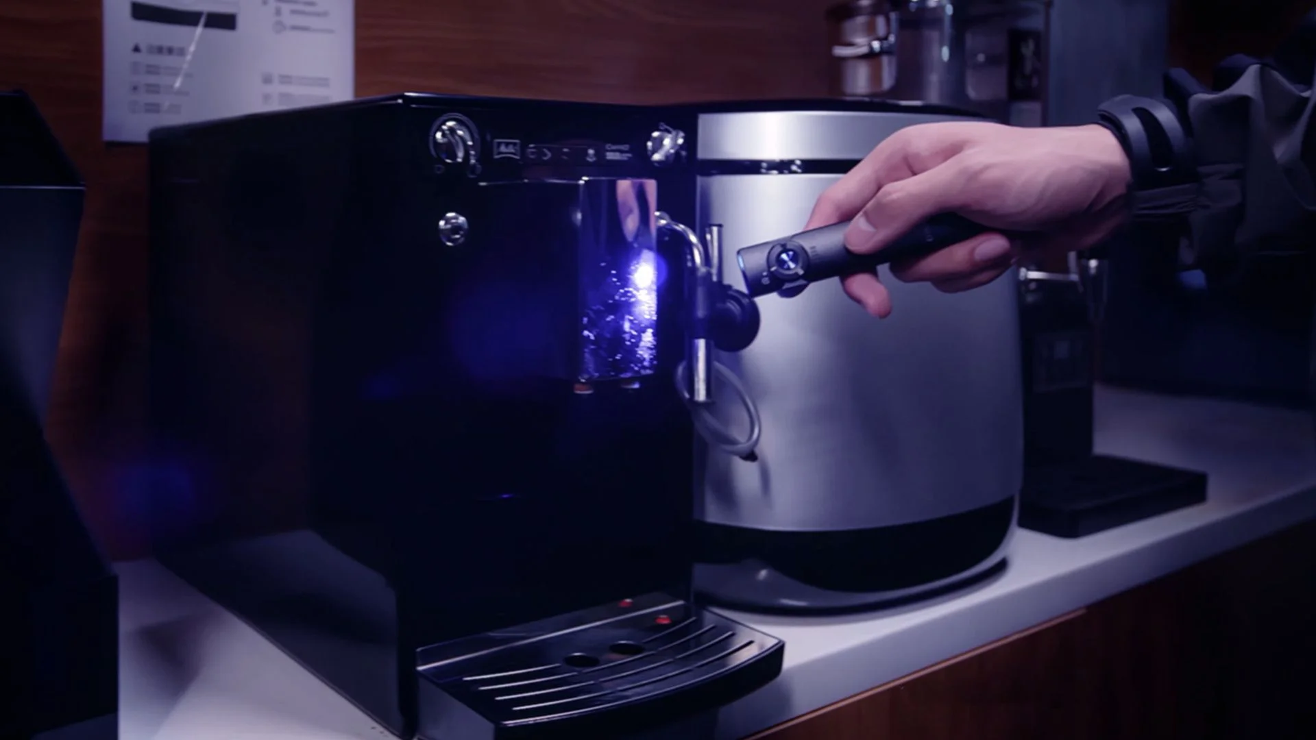 What Is UV Flashlight? How To Use UV Flashlight?